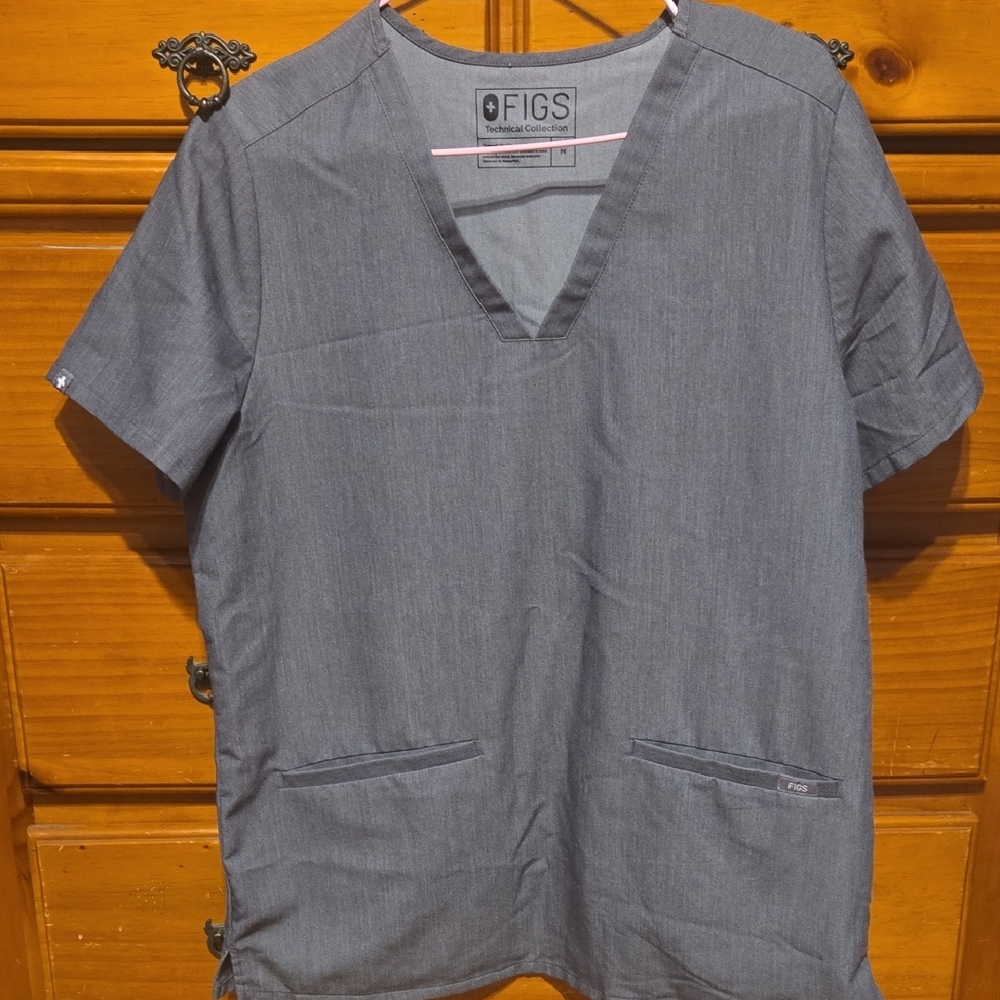 NWT Figs Men's Charcoal Short Sleeve Scrub Top